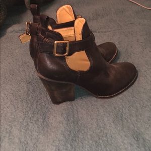 Women’s booties size 6.5